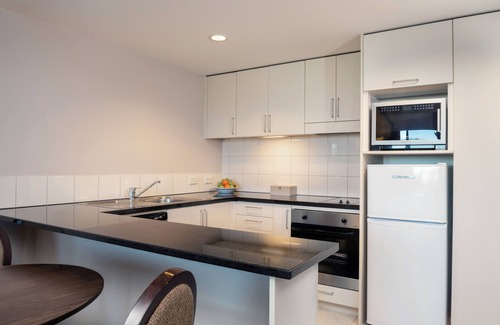 Takapuna Hotel | Discover The Spencer Hotel: Relaxing Spa and Pool Retreat