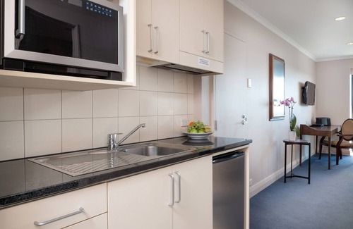 Takapuna Hotel | Discover The Spencer Hotel: Relaxing Spa and Pool Retreat