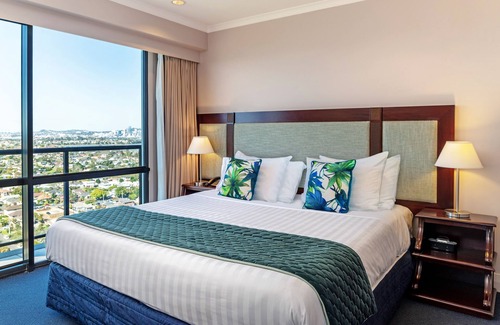 Takapuna Hotel | Discover The Spencer Hotel: Relaxing Spa and Pool Retreat