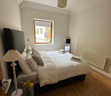 North Wall Apartment | Experience Comfort in The Spencer Suite - 4-Star Haven