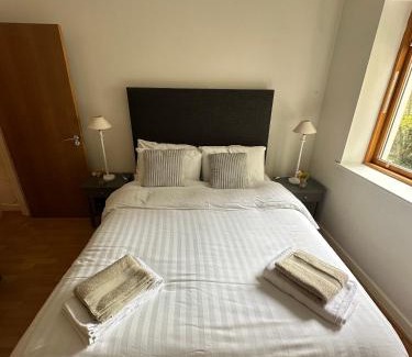 North Wall Apartment | Experience Comfort in The Spencer Suite - 4-Star Haven