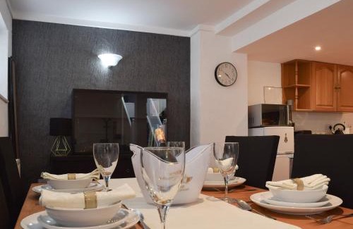 Carterton House | Discover The Spinney: Pet & Child-Friendly Retreat