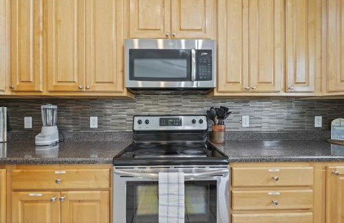 Lynn Haven House | Spacious Splash Pad for 13 with Pool & Pet-Friendly Perks