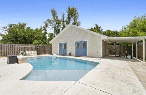 Lynn Haven House | Spacious Splash Pad for 13 with Pool & Pet-Friendly Perks