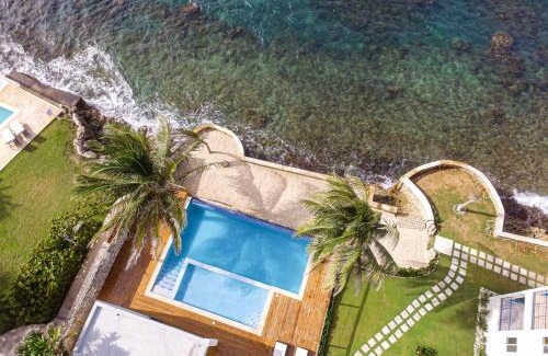 Tower Isle Apartment | Stunning Oceanfront Retreat at The Splashing View