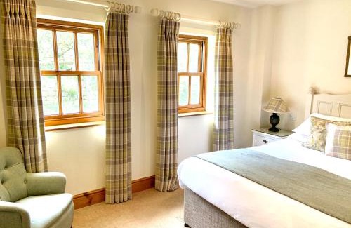 Lofthouse Hotel | Pet-Friendly Getaway at The Sportsman's Arms with Breakfast