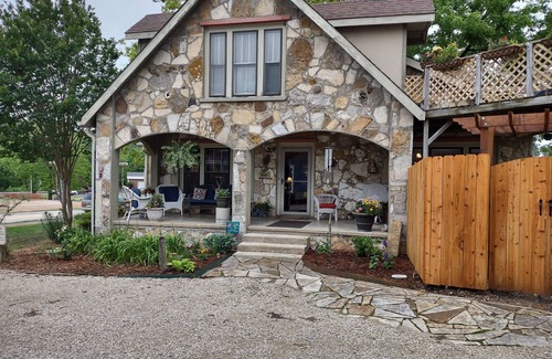 Hardy House | Guest Rated 10/10: Stay at Spring River Stonehouse Inn