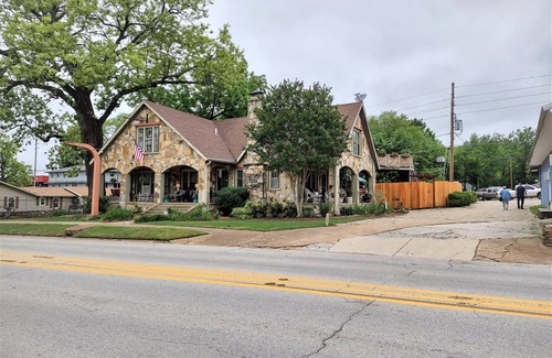 Hardy House | Guest Rated 10/10: Stay at Spring River Stonehouse Inn