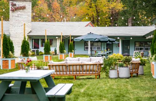 New Ashford Hotel | Oceanfront Family Escape at The Springs Motel