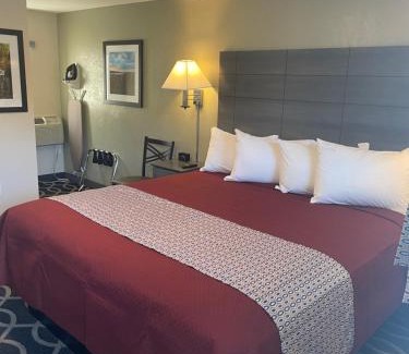 Etna Hotel | Welcoming Embassy Inn Motel Ithaca - Perfect for Families & Pets