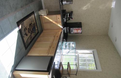 Etna Hotel | Welcoming Embassy Inn Motel Ithaca - Perfect for Families & Pets