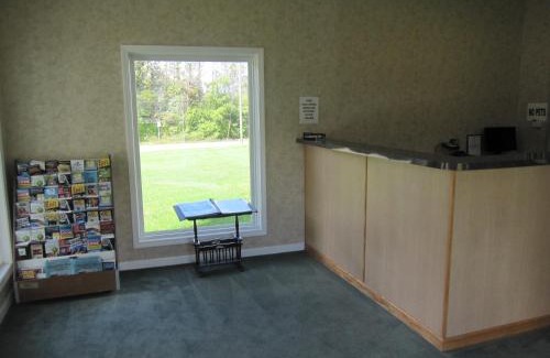 Etna Hotel | Welcoming Embassy Inn Motel Ithaca - Perfect for Families & Pets
