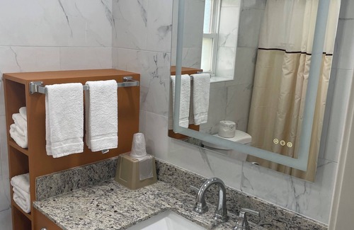 Etna Hotel | Budget-Friendly Embassy Inn Motel with Breakfast Included