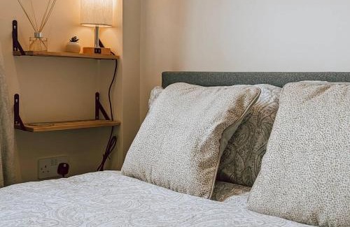 Bunhill Apartment | Charming Family Retreat at The Springwell Apartment