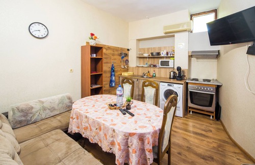 Burgas Center Apartment | The Square - 2 Bedrooms retro flat with great location, 1st fl