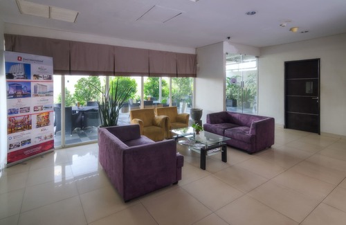 Siwalankerto Hotel | Relax at The Square: Pools, Spa & Family-Friendly Fun
