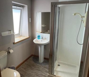 Kintore Hotel | Family-Friendly Stay at The Square Kintore with Breakfast