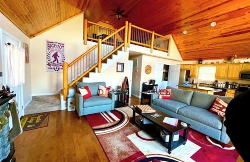 Clarkson Cabin | Welcome to The Squatch Lodge: Pet-Friendly Retreat with High Ratings