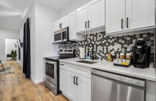 Philadelphia Apartment | Discover The Squirrel Hill PH in Vibrant University City