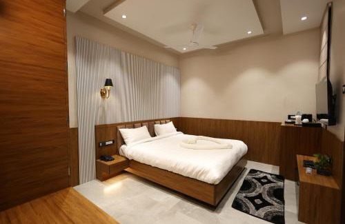 Kanpur Hotel | Explore Family-Friendly Comfort at The SRM Crystal
