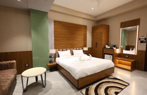 Kanpur Hotel | Explore Family-Friendly Comfort at The SRM Crystal