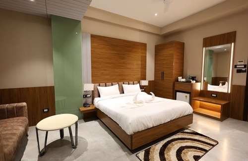 Kanpur Hotel | THE SRM CRYSTAL