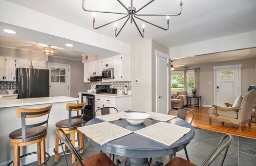 Harters Heights House | Ideal Stay at The St Joe, Steps from Notre Dame Ave!