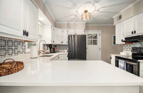 Harters Heights House | Ideal Stay at The St Joe, Steps from Notre Dame Ave!