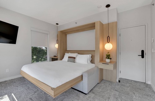 Asbury Park Hotel | Oceanfront Getaway at The St. Laurent: Deluxe King Retreat