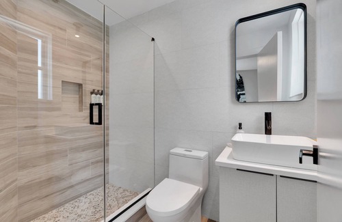 Asbury Park Hotel | Oceanfront Getaway at The St. Laurent: Deluxe King Retreat