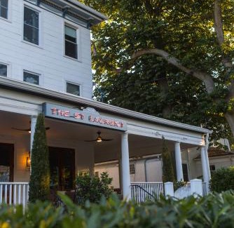 Asbury Park Hotel | Experience Oceanfront Comfort at The St Laurent Guest Rooms