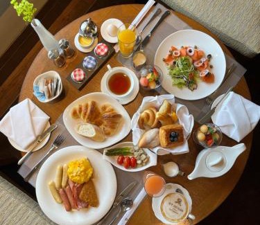 Chengguan District Hotel | Experience The St. Regis Lhasa Resort: 5-Star Escape with Spa