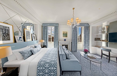 Repubblica Hotel | Elegant St. Regis Rome: 5-Star Retreat with Spa & Dining