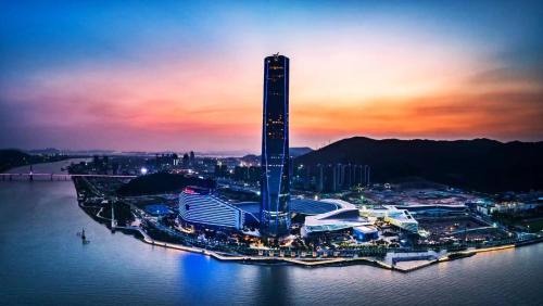 Xiangzhou District Hotel | Indulge at The St. Regis Zhuhai - 5-Star Oceanfront Escape