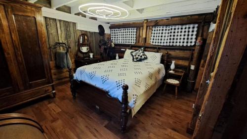 Fredonia House | Discover The Stable at Windmill Ridge Farm with Hot Tub