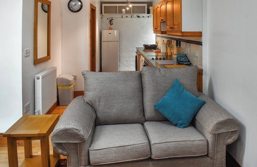 Mabe Burnthouse Cottage | Cozy 2 Bedroom Retreat in Penryn, Near Falmouth