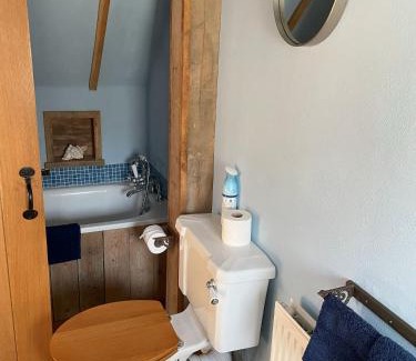 Croxley Green House | The stable near the business park tube Harry Potter airports