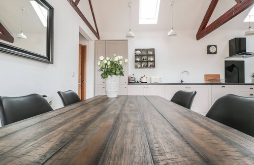 Berkeley Cottage | Cozy THE STABLE: Pet-Friendly Retreat with Open Fire