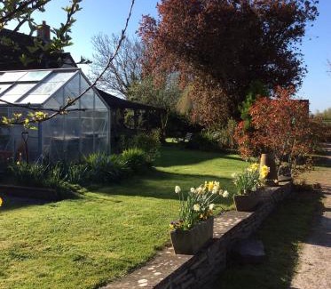 Wedmore Apartment | Discover The Stable: A Budget-Friendly Retreat Awaits