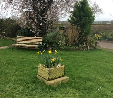 Wedmore Apartment | Discover The Stable: A Budget-Friendly Retreat Awaits
