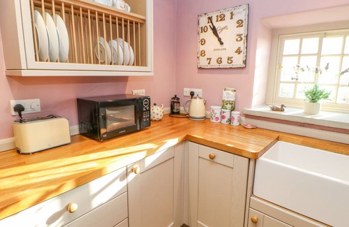 Richmond Cottage | Perfect Getaway at The Stable, Sedbury Park Farm - Breakfast Included