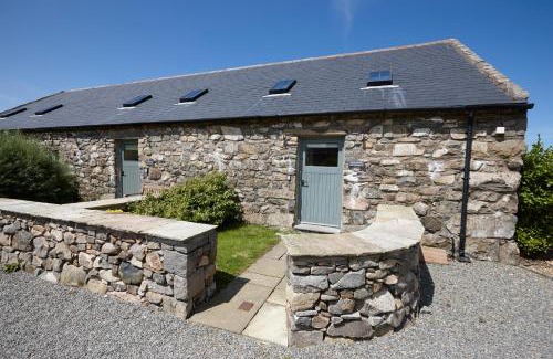 Pistyll House | Experience The Stables 3: Pet Friendly with Hot Tub Access