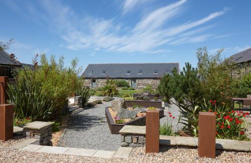 Pistyll House | Experience The Stables 3: Pet Friendly with Hot Tub Access