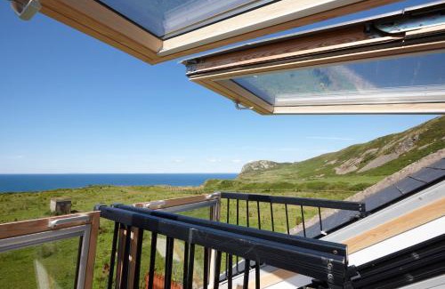 Pistyll House | Experience The Stables 3: Pet Friendly with Hot Tub Access