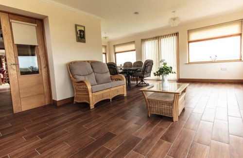 Dunfermline Cottage | The Stables. 5 star, 3 bedrooms