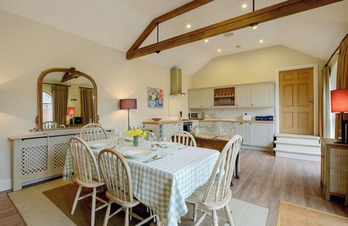 Great Doddington Cottage | Guest Rated 9.8: Cozy 2 Bedroom Stay in Weedon, Daventry