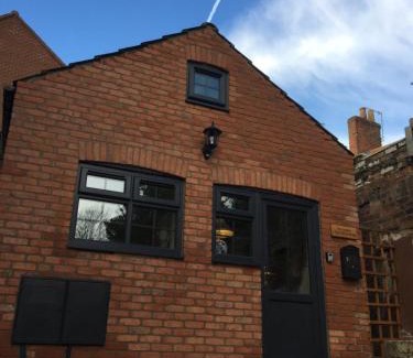 Lincoln House | Inviting Stables at the Old Vicarage with Family Amenities