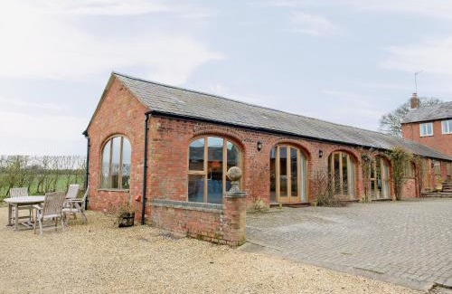 Pottersbury House | Top-Rated Family Retreat at The Stables At Weedon Hill Farm
