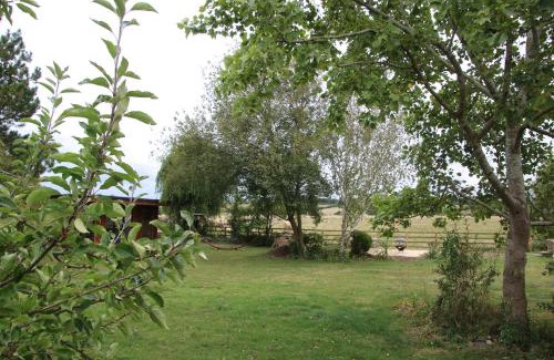 North Marston Bed & Breakfast | Top-Rated Stables B&B at Pear Tree Cottage - Pet Friendly
