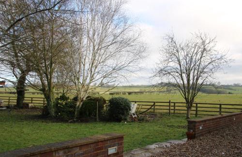 North Marston Bed & Breakfast | Top-Rated Stables B&B at Pear Tree Cottage - Pet Friendly